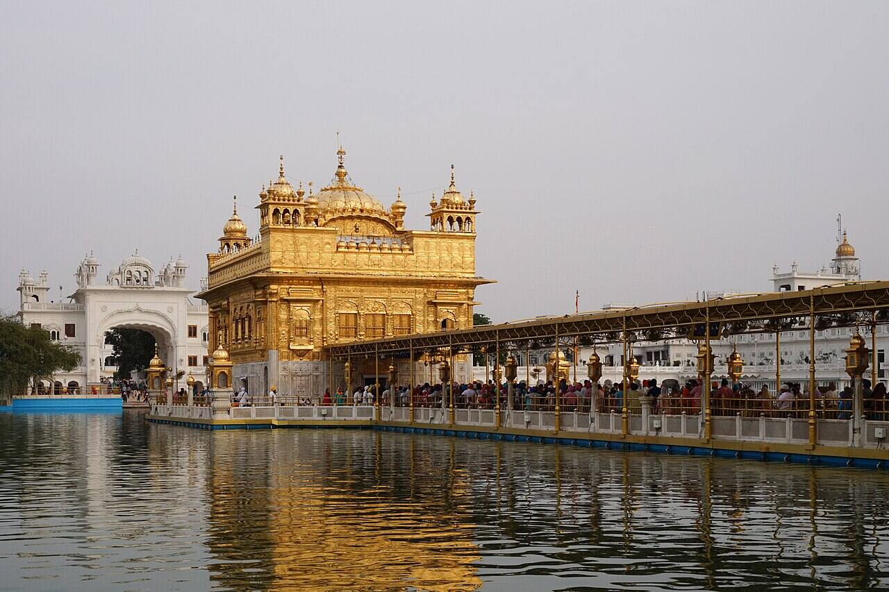 Guru Arjan and the Scripture Built of Song